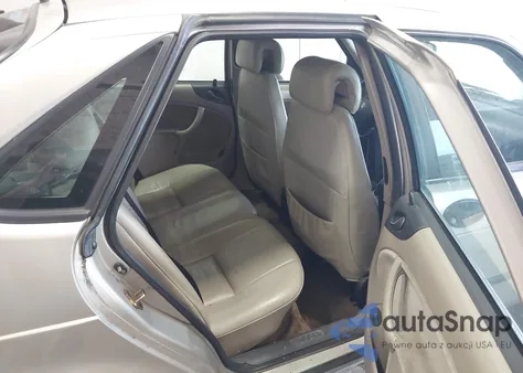 1995 Saab 900 Se z USA, uszkodzony, nr VIN YS3DF55V4S2027025